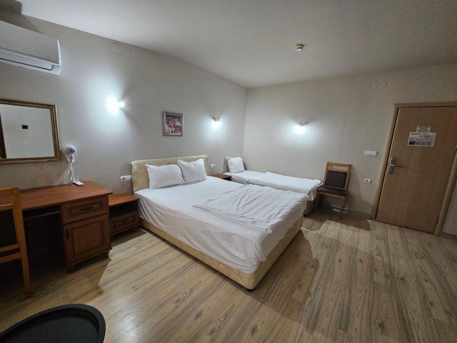 Complex Racic Hotel Voyvodinovo Eksteriør billede